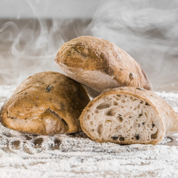 Ciabatta orkiszowa na zakwasie z oliwkami i rozmarynem