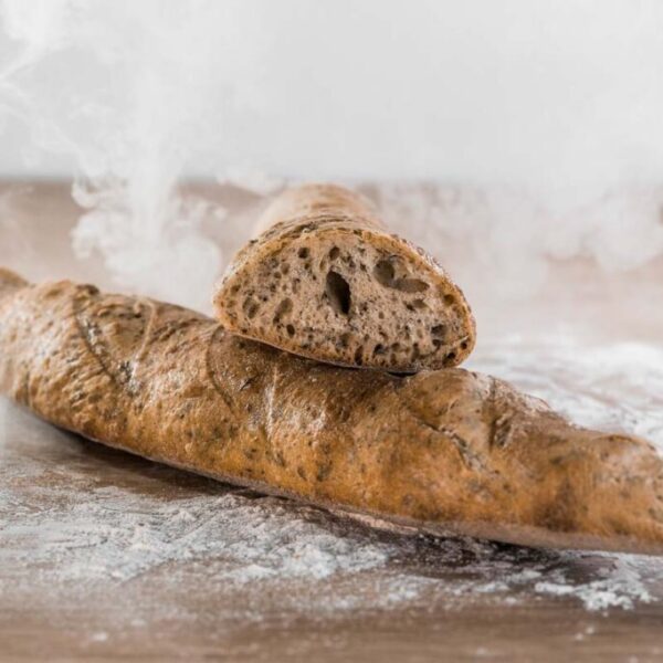 Bagietka orkiszowa na zakwasie z czosnkiem i ziołami