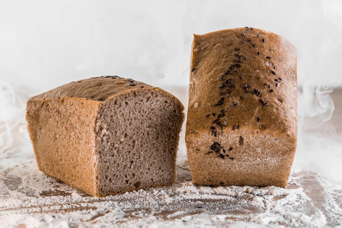 Chleb z samopszy pełnoziarnistej